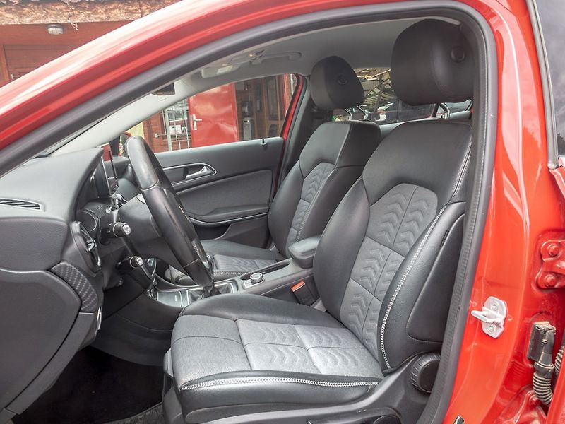 Mercedes-Benz GLA (2017) 200D 100KW LED – PO SERVISU - fotka 17 z 48