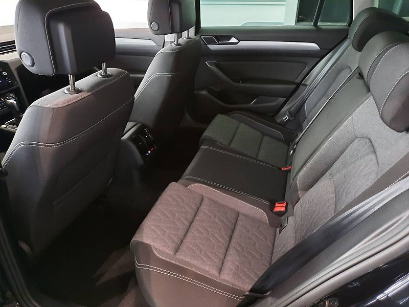 Volkswagen Passat Variant (2022) 2.0 TDI (110kW/150k) DSG, Busi - fotka 8 z 28