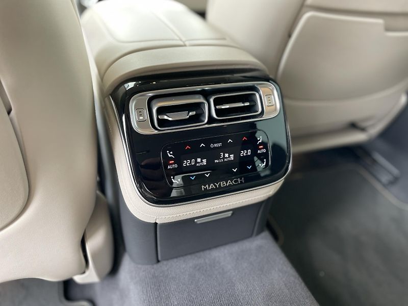 Mercedes-Benz Třídy S Maybach 580 4Matic - fotka 38 z 45