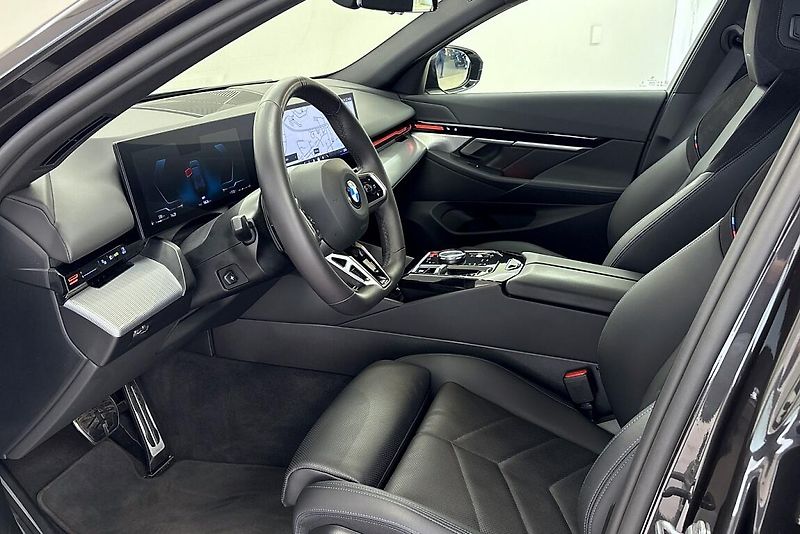 BMW Řada 5 540d xDrive Touring - fotka 8 z 22