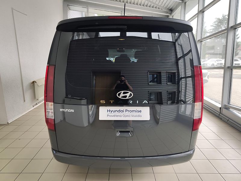 Hyundai Staria (2026) 1.6T-GDi 117kW HEV Comfort - fotka 3 z 22