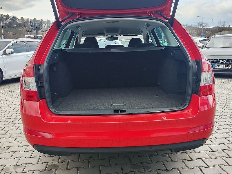Škoda Octavia 1.6 TDi/81kW Style DSG - fotka 9 z 31