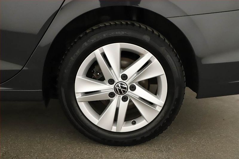 Volkswagen Golf (2023) Life 2.0 TDI, Automat - fotka 12 z 20