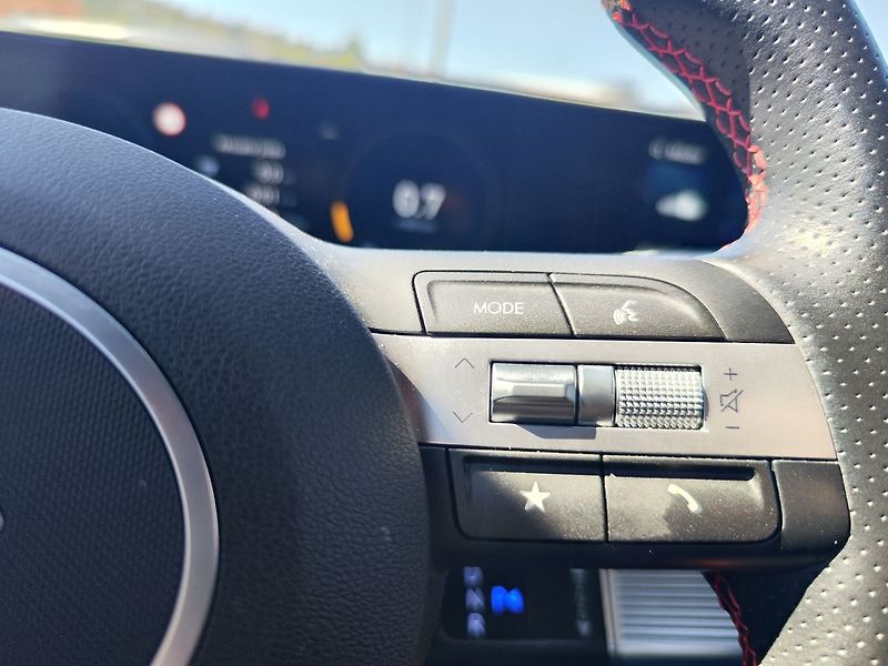 Hyundai Kona 1.6 T-GDi/145kW N-Line DCT 4x4 - fotka 25 z 31