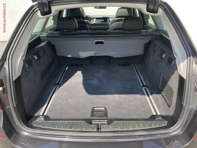 BMW Řada 5 (2015) 3.0 D 530D, LuxuryLine, AT - fotka 7 z 20