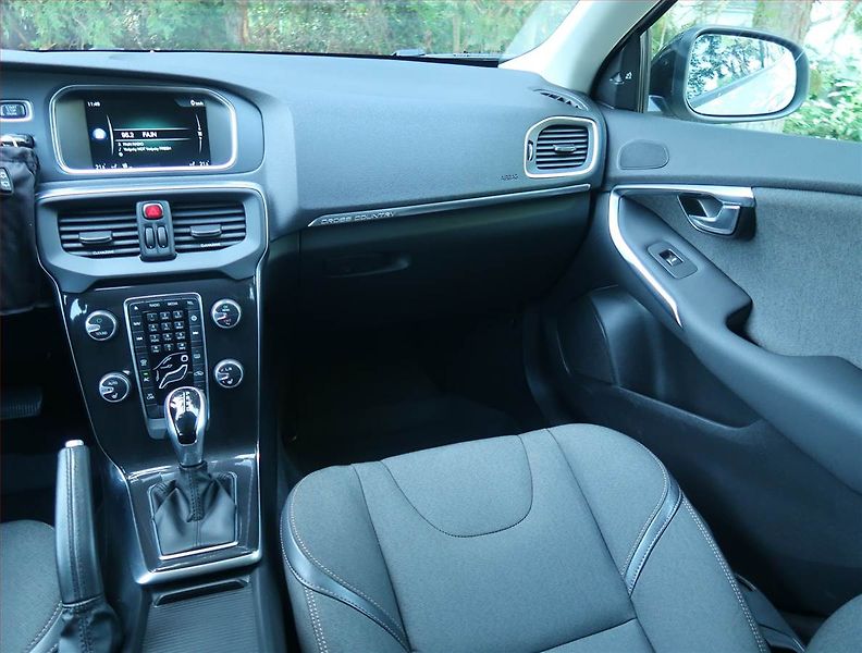 Volvo V40 (2016) 2.0 D3, Automat, Serv.kniha - fotka 8 z 18