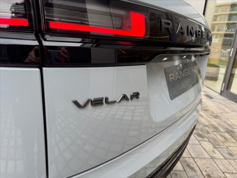 Land Rover Range Rover Velar 2,0 D200 DYNAMIC SE AWD - fotka 5 z 33