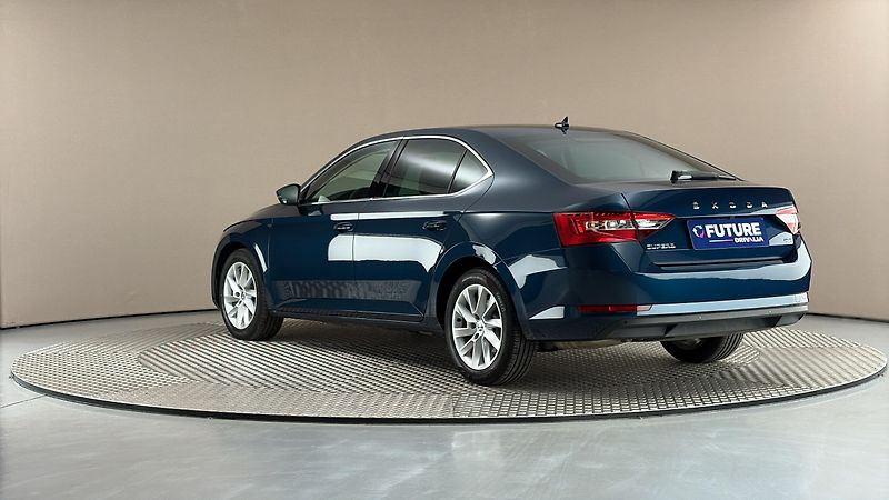 Škoda Superb 2.0 TDI DSG 4x4 Style - fotka 2 z 33