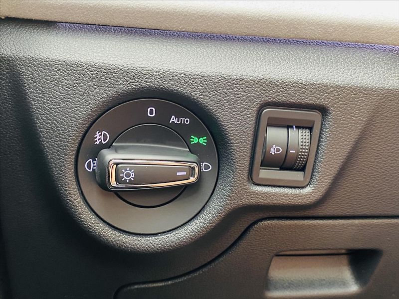 Škoda Kamiq 1,0 TSI 85kW Top Selection - fotka 18 z 27
