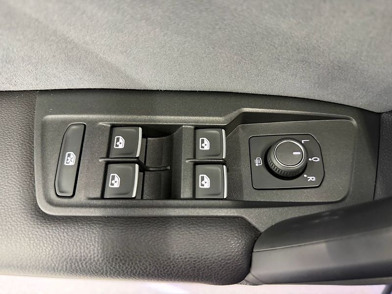 Volkswagen Tiguan 2.0 TSI 235 KW R-LINE, DSG, 4M - fotka 21 z 23