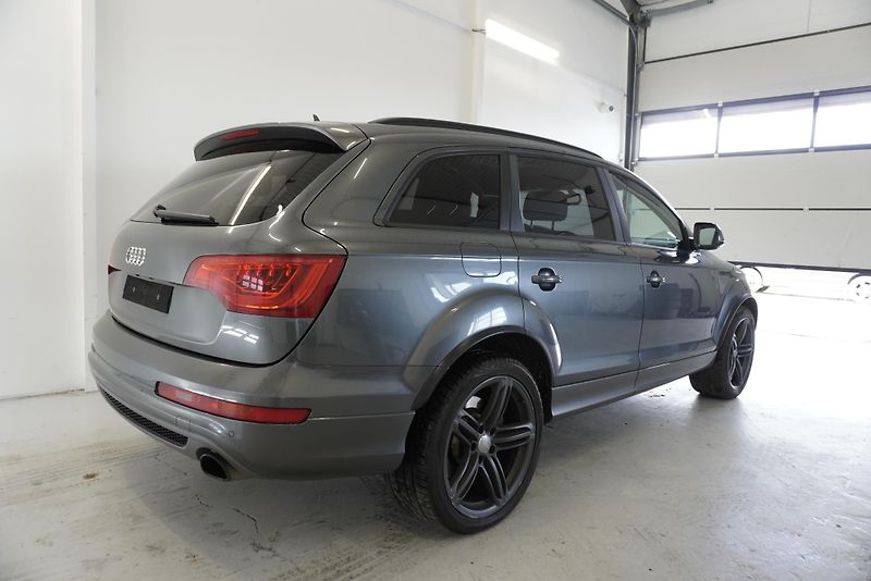 Audi Q7  4,2 TDI QUATTRO S-LINE AUT. - fotka 4 z 40