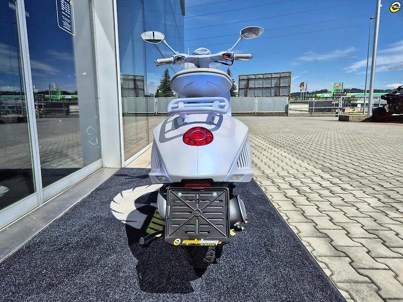 Vespa 946 (2025) 946 Snake E5+ - fotka 5 z 24