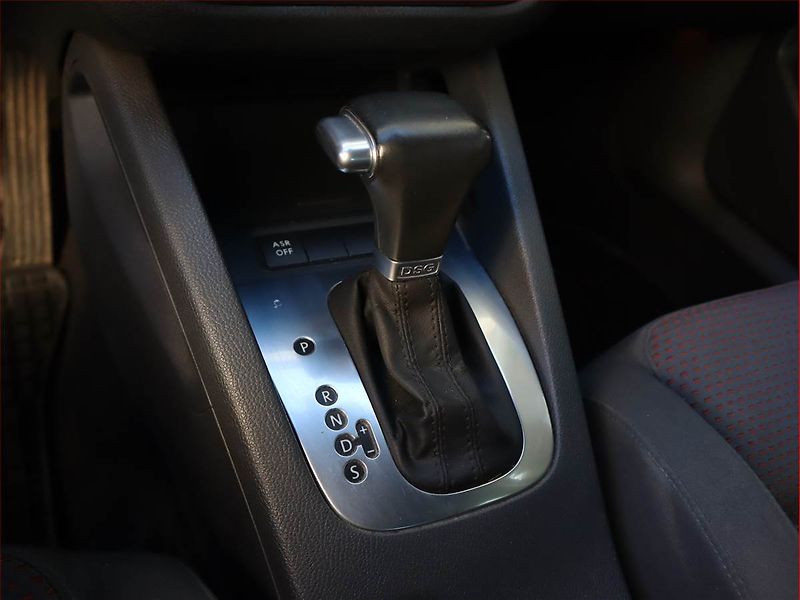 Volkswagen Golf (2008) GT 1.4 TSI, Automat - fotka 13 z 17