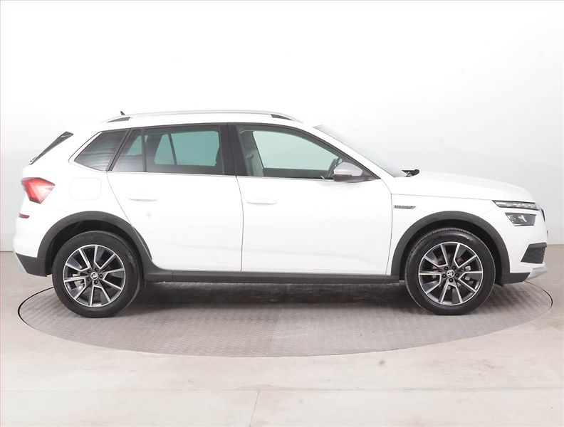 Škoda Kamiq (2023) Scoutline 1.0 TSI - fotka 6 z 15