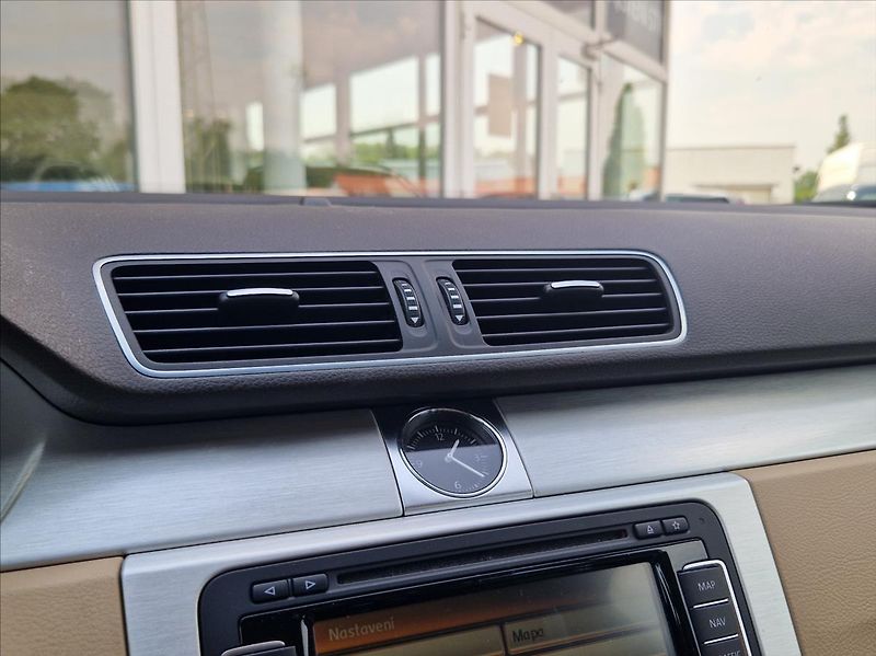 Volkswagen Passat 2,0 TDi 4MOTION KŮŽE KAMERA - fotka 26 z 37