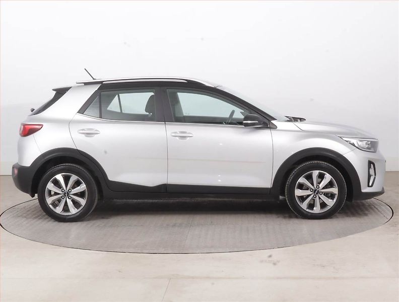 Kia Stonic (2023) Exclusive 1.0 T-GDI, EXCLUSIVE - fotka 6 z 16