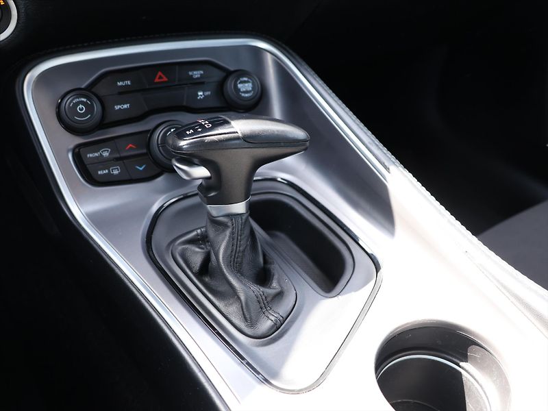 Dodge Challenger 3,6 V6 227kW Automat SXT - fotka 22 z 31
