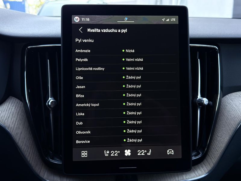 Volvo XC60 B5 AWD // PLUS DARK + sada kol - fotka 43 z 44