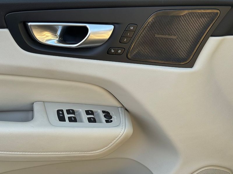Volvo XC60 PLUS B4 AWD, POLESTAR, TZ - fotka 9 z 26