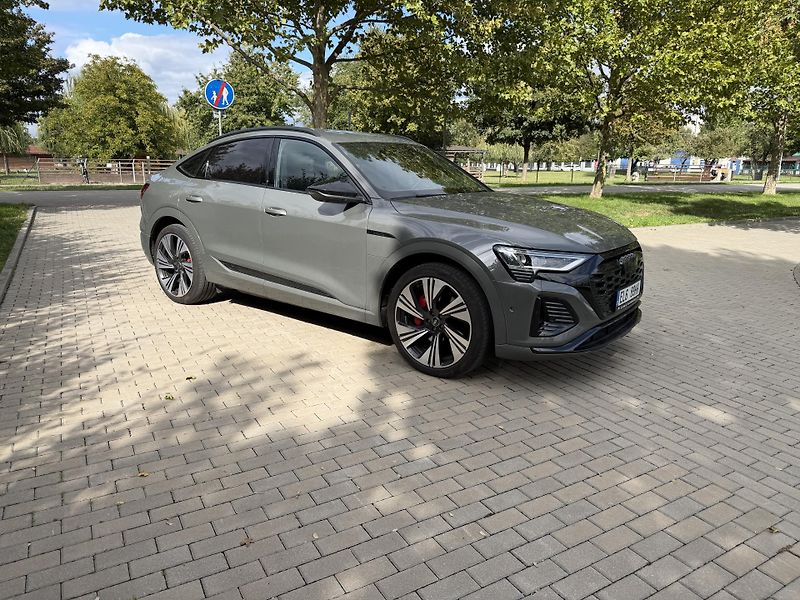 Audi Q8 e-tron 55 Quattro B&O S-Line Head-Up  - fotka 12 z 25