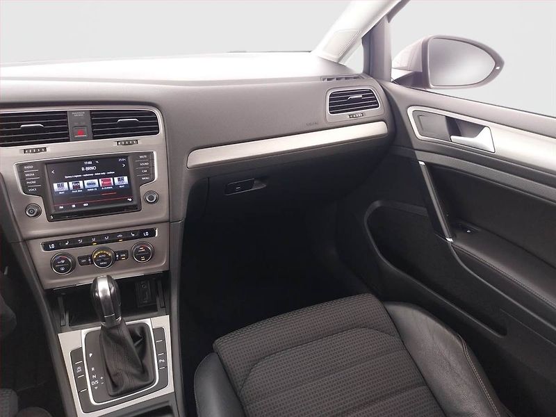 Volkswagen Golf (2015) Comfortline 1.2 TSI, Automat - fotka 8 z 22