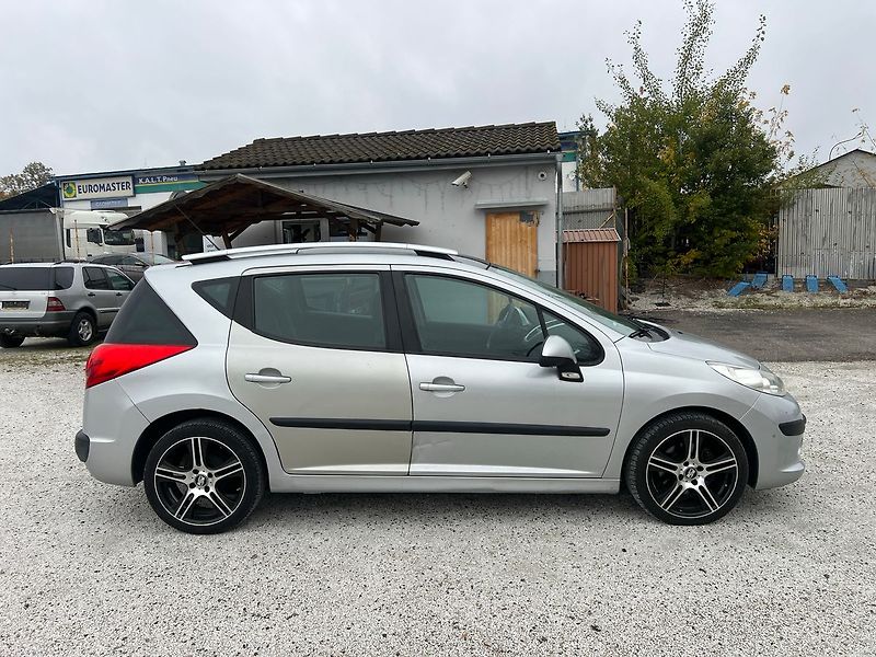 Peugeot 207 1.4 16V - fotka 3 z 14