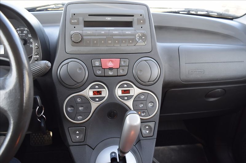 Fiat Panda 1,2 i 44KW AUTOMAT KLIMA ALU - fotka 38 z 49