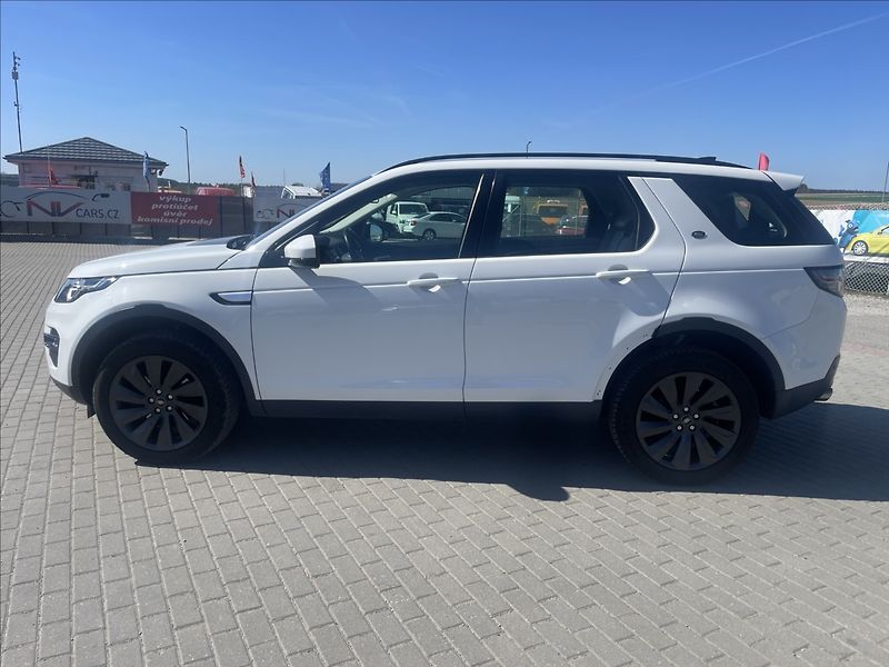 Land Rover Discovery Sport 2,0 TD4 132kw AWD Pano 7mist T - fotka 2 z 34
