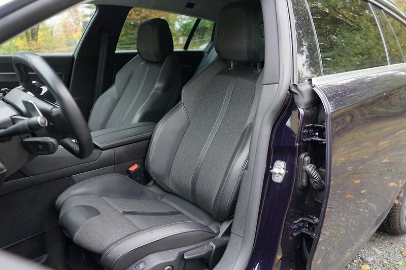 Peugeot 508 1.5HDi Allure Kamera CarPlay - fotka 12 z 22