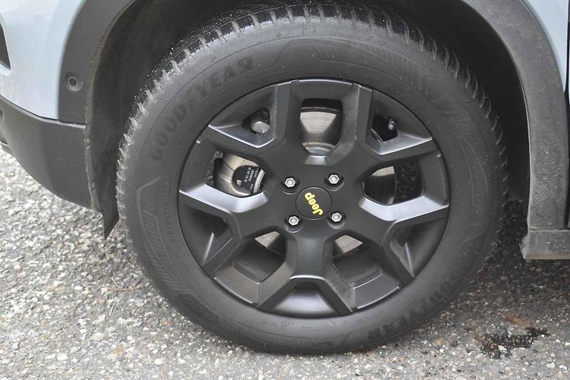 Jeep Avenger dobře poslouží menším rodinám, které nechtějí jezdit vždy jen po silnici.
