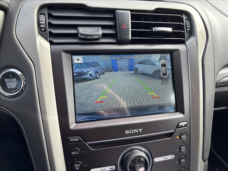 Ford Mondeo 2,0 HEV Vignale 103kW - fotka 35 z 45