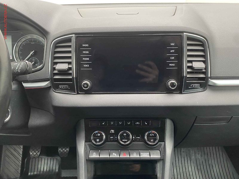 Škoda Karoq (2019) 1.5 TSi, Style, TZ, LED, navi - fotka 12 z 17