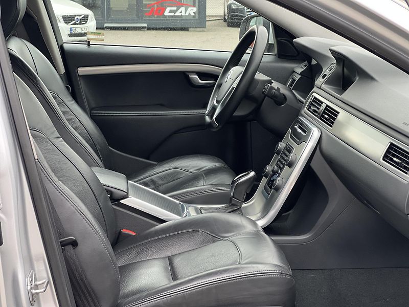 Volvo V70 2.0D D4 AUTOMAT KŮŽE KLIMA - fotka 30 z 41
