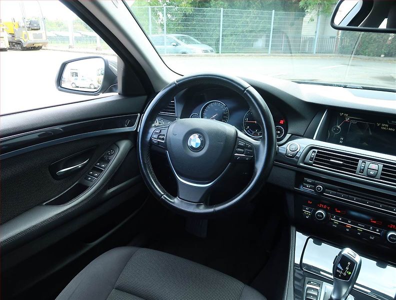 BMW Řada 5 (2015) 525d, 4X4, Automat - fotka 7 z 22
