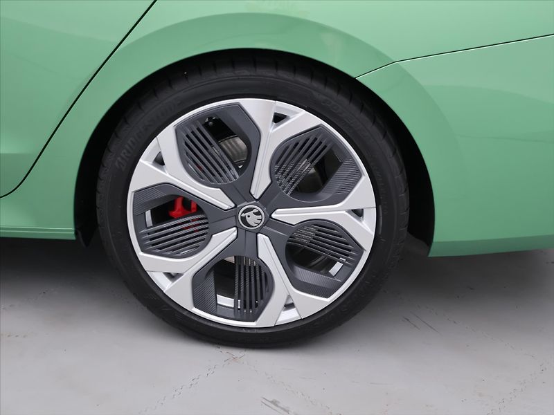Škoda Octavia 2,0 TSI DSG RS DPH 1.maj CZ - fotka 27 z 34