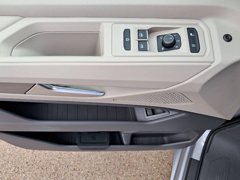 Volkswagen Multivan (2025) LONG Life 1.5 TSi P-HEV 130-18 - fotka 17 z 31