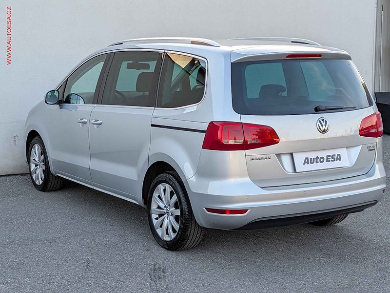 Volkswagen Sharan (2012) 2.0 TDi, Highline, DSG - fotka 4 z 14