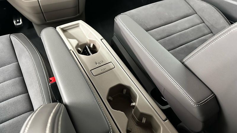 Volkswagen Multivan TAŽNÉ / ZÁRUKA / TOP STAV - fotka 27 z 51