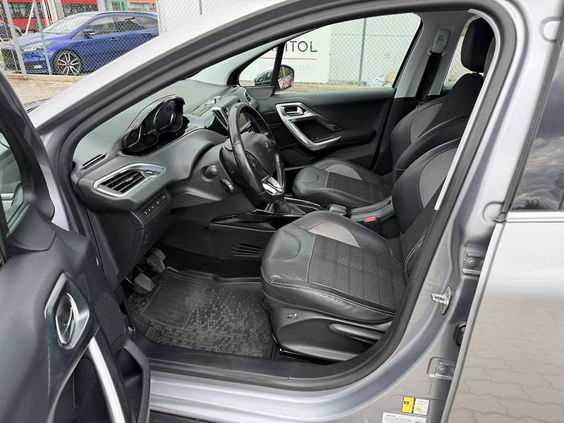 Peugeot 2008 1.2T 81 kW navigace, serviska - fotka 6 z 18