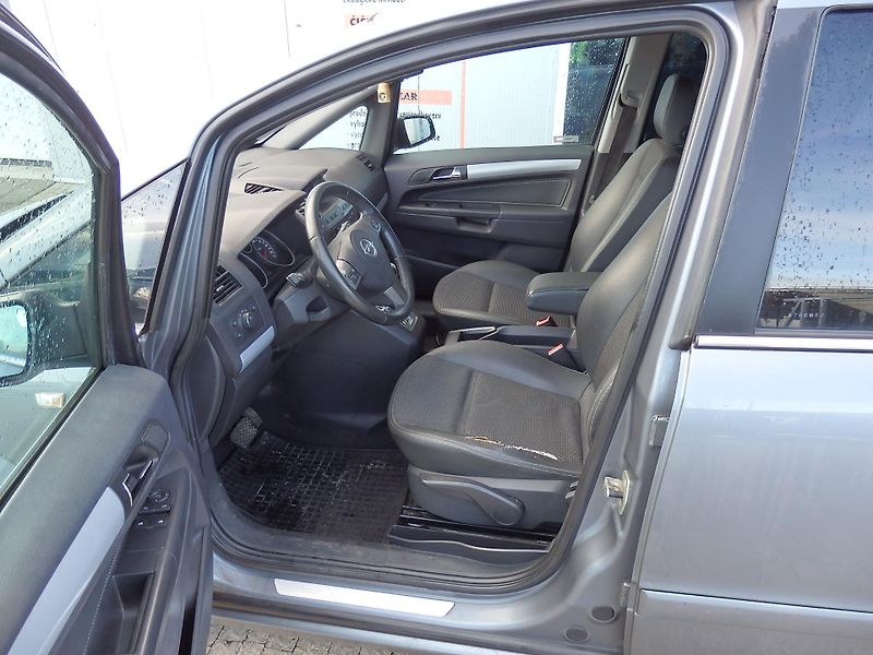 Opel Zafira 1.9 CDTI 16V 110 kW AUTOMAT - fotka 6 z 16