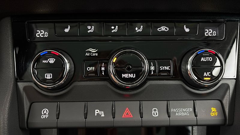 Škoda Karoq 1.5 TSI DSG Style - fotka 13 z 27