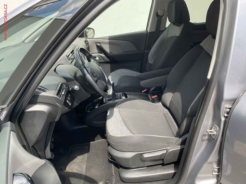 Citroën C4 Picasso (2017) 1.2 PT, Feel, navi, kamera - fotka 9 z 17