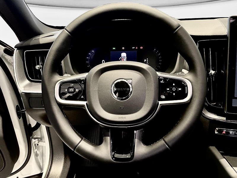 Volvo XC60 (2026) B5 PLUS BLACK + 4SERVIS/ZÁRUKA - fotka 13 z 18