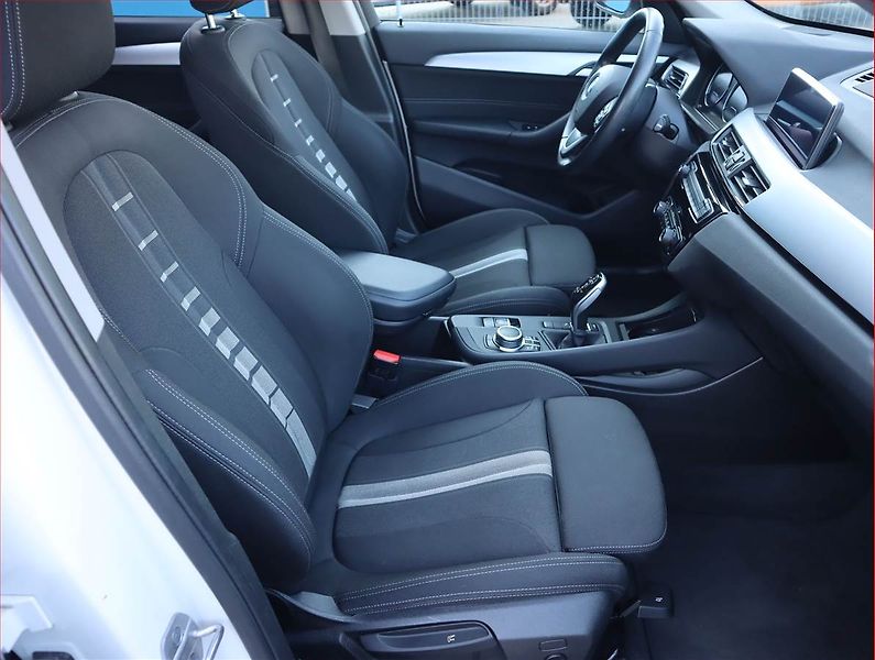 BMW X1 (2022) sDrive18d - fotka 9 z 21