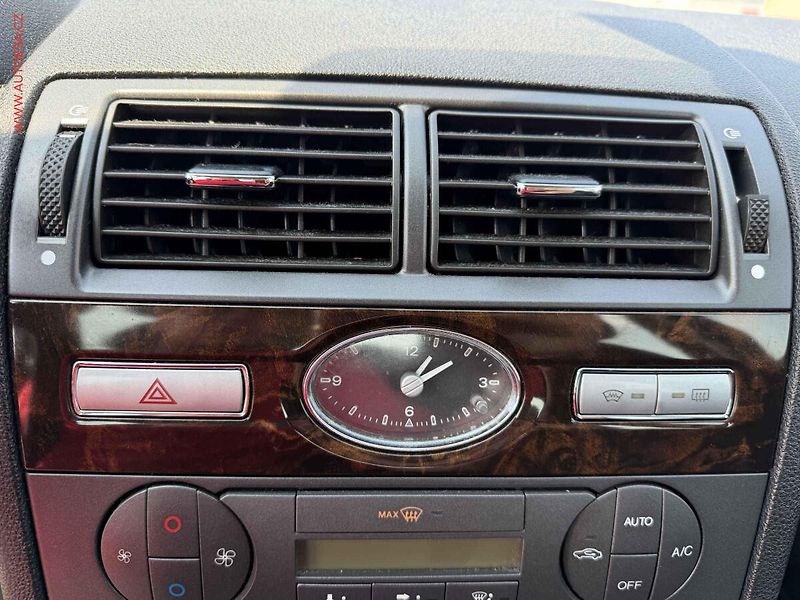 Ford Mondeo (2006) 1.8SCi, AC, výhřev sed - fotka 13 z 16