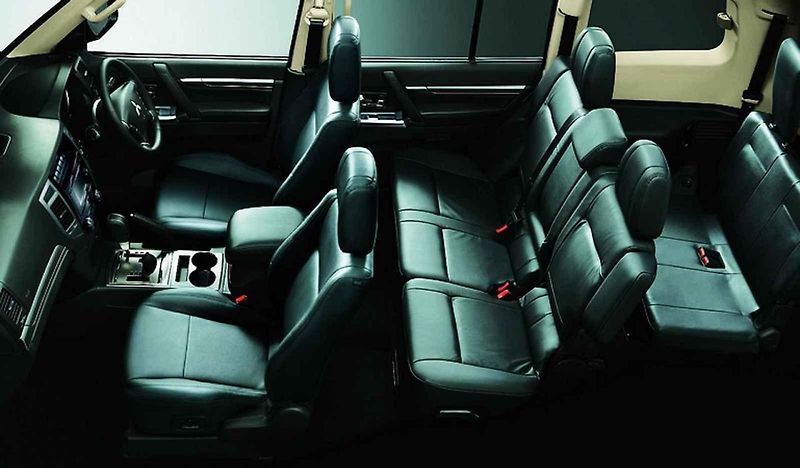 Mitsubishi Pajero při mezigeneračním setkání.