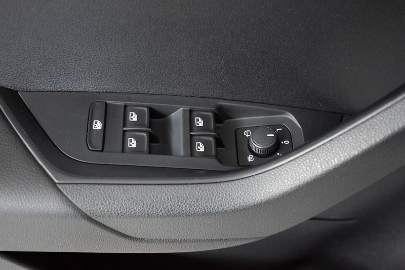 Škoda Karoq 1.5 TSI AMBITION*DPH*ČR 1.MAJ* - fotka 14 z 37