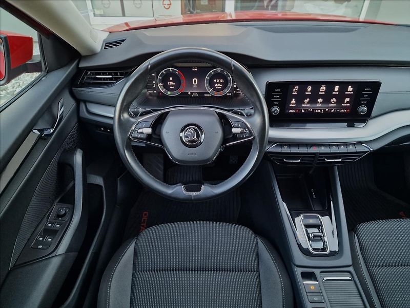 Škoda Octavia 2.0TDI DSG Ambition,ČR,1.Maj. - fotka 12 z 50
