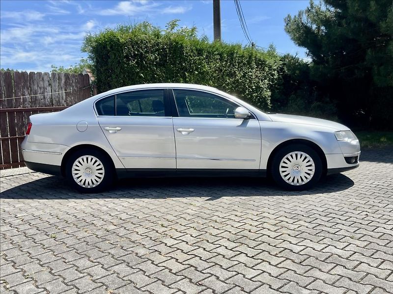 Volkswagen Passat 2,0 FSI  COMFORTLINE - fotka 6 z 28