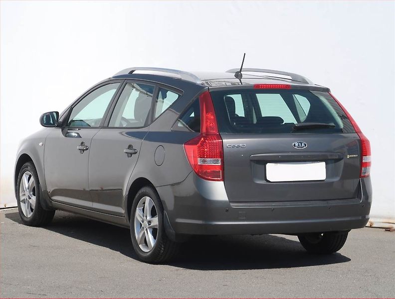 Kia Ceed (2012) 1.4 CVVT, Park. senzory - fotka 4 z 17
